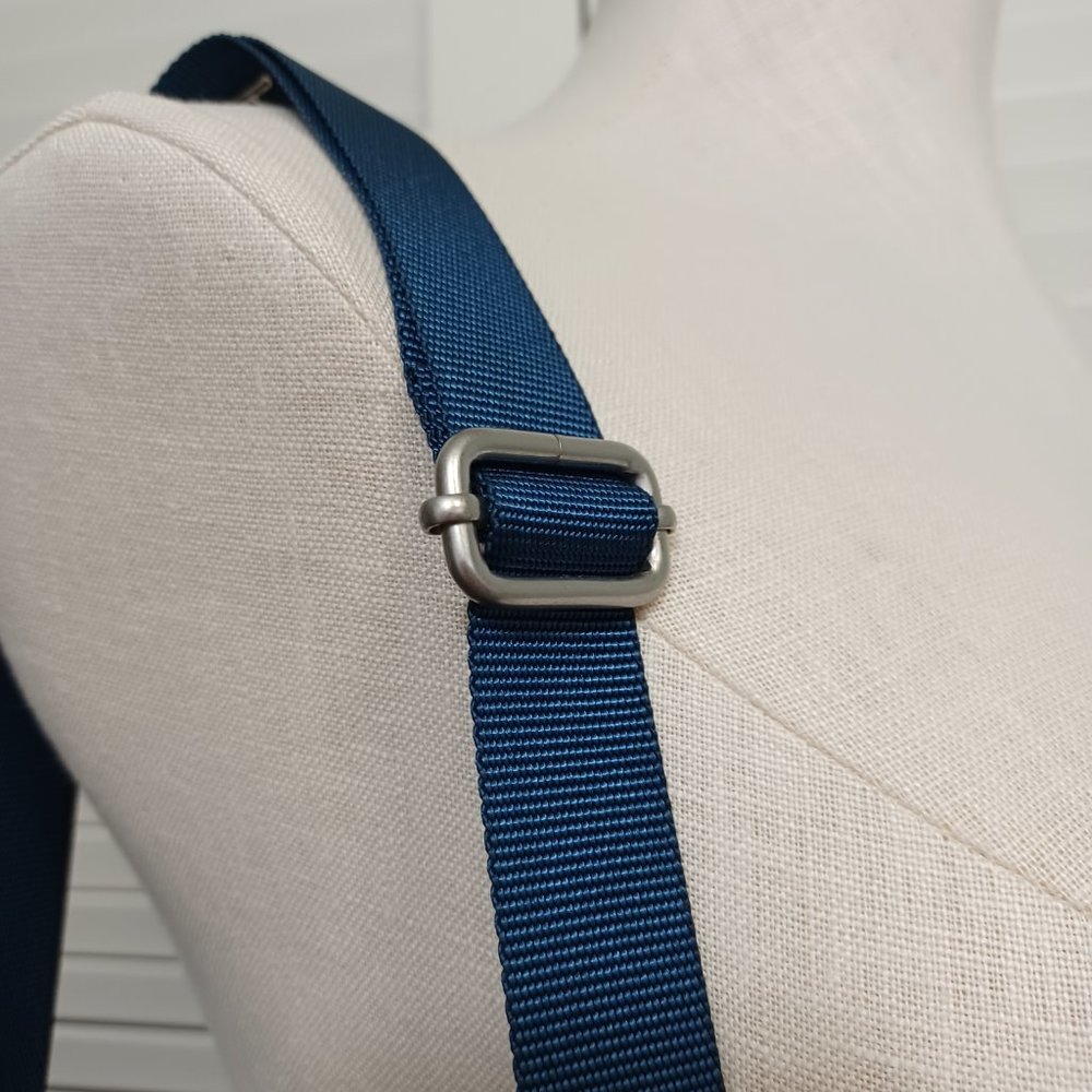 Baggallini Adjustable Crossbody Bag Blue Gray - Picture 4 of 13